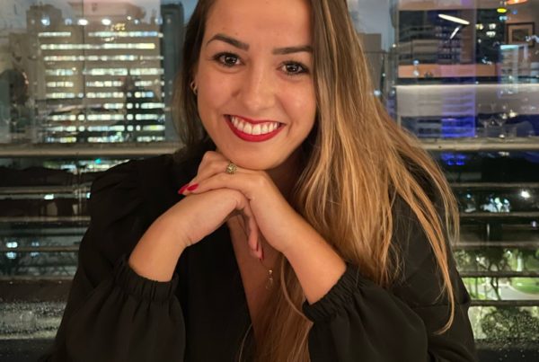 giandra borges em Podcast #01 | Giandra Borges Gerente de Marketing da Previsul Seguradora giandra borges no Hello Mídia