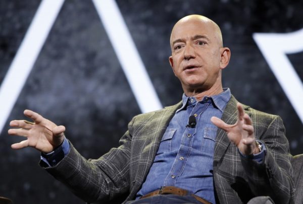 jeff bezos inspiracao em Inovando como o Jeff Bezos: dicas para pensar fora da caixa em 2023 Jeff Bezos