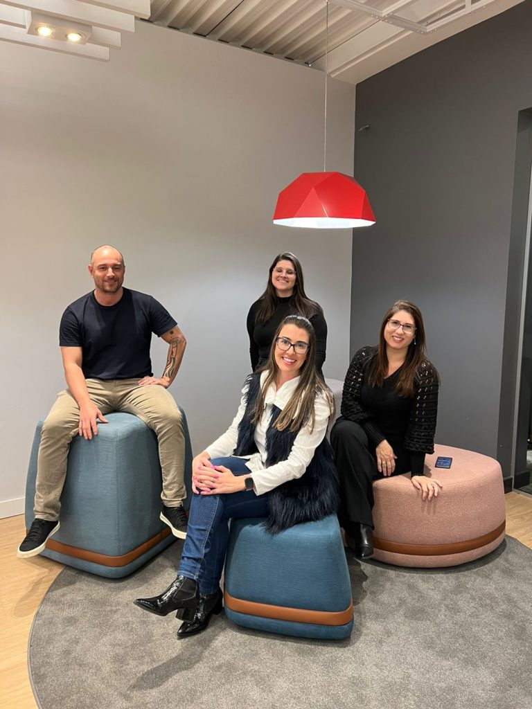 Klips, Easy Representações e Hello Mídia