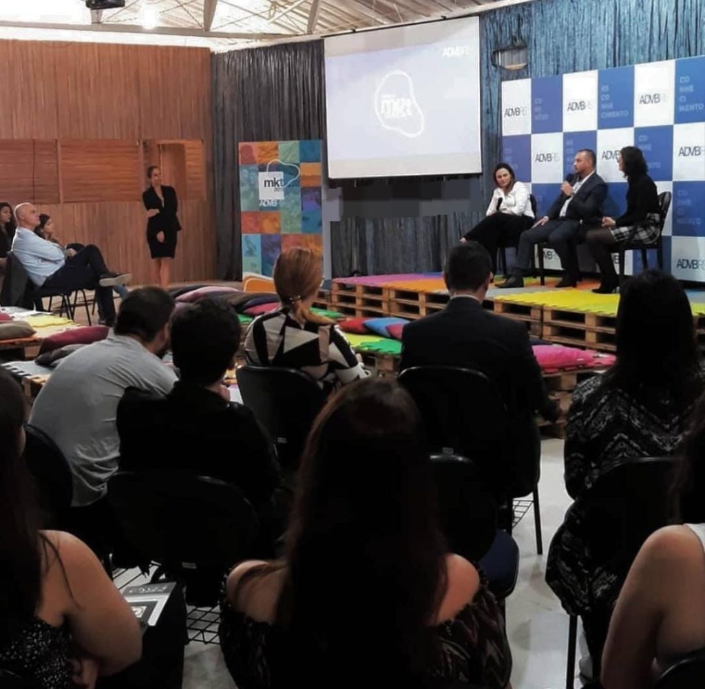 svg+xml;charset=utf em Hello Marketing B2B e SaaS svg+xml;charset=utf no Hello Mídia