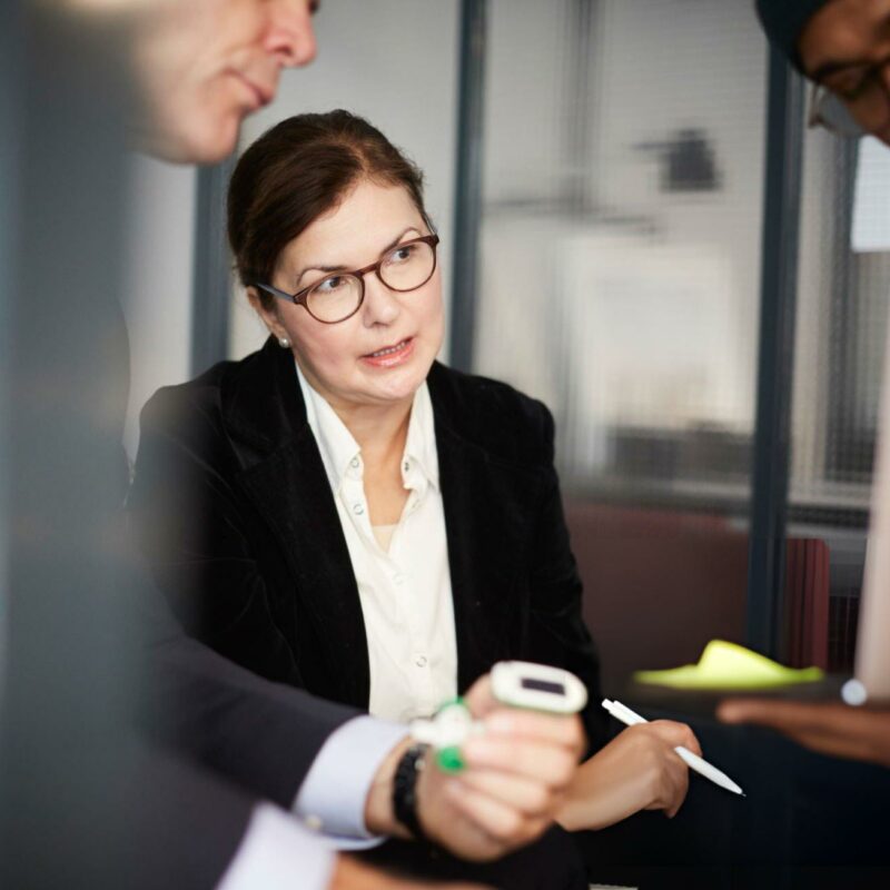 inteligencia artificial seguros em B2B não é nicho: por que o ticket define a estratégia de geração de demanda Inteligência Artificial Seguros